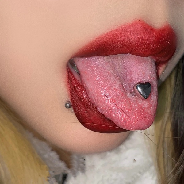 Joya de piercing para lengua heart - Imagen 3