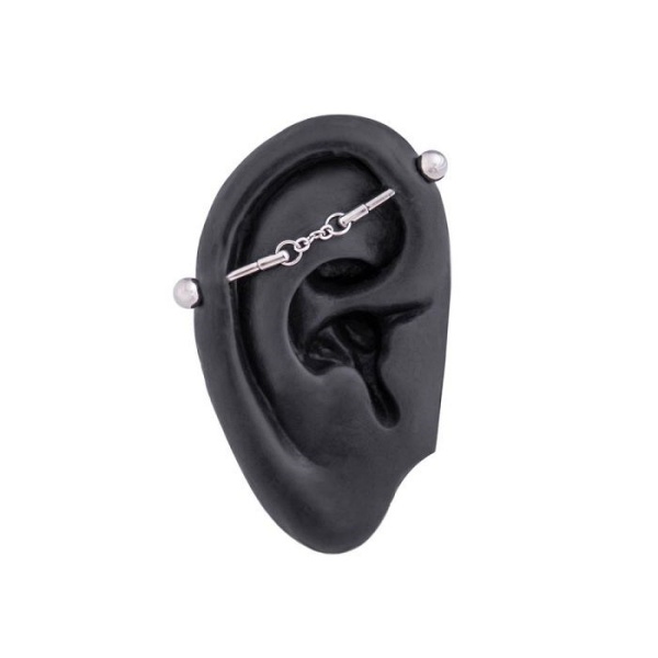 Joya de industrial piercing con cadena